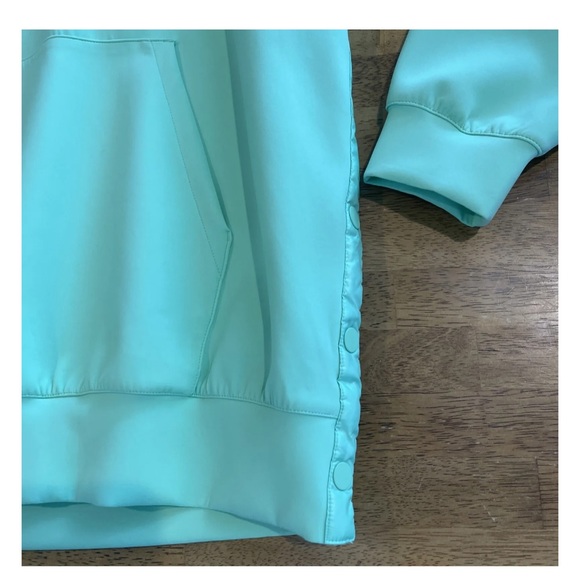 Nike Womens City Ready Pullover Hoodie CJ4020 386 Medium Green New With Tags - Picture 3 of 9